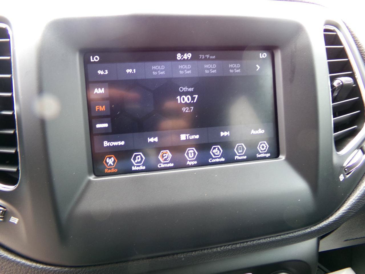 Used 2020 Jeep Compass Latitude w/ Cold Weather Group AWD/4WD image 18
