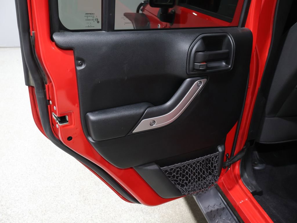 Used 2017 Jeep Wrangler Unlimited Sahara w/ Connectivity Group image 18