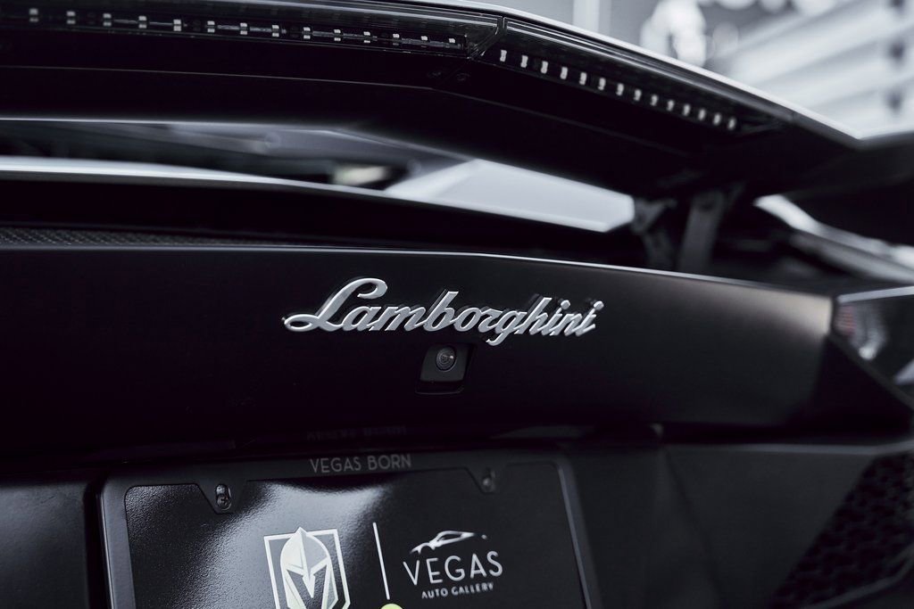 Used 2018 Lamborghini Aventador S image 22