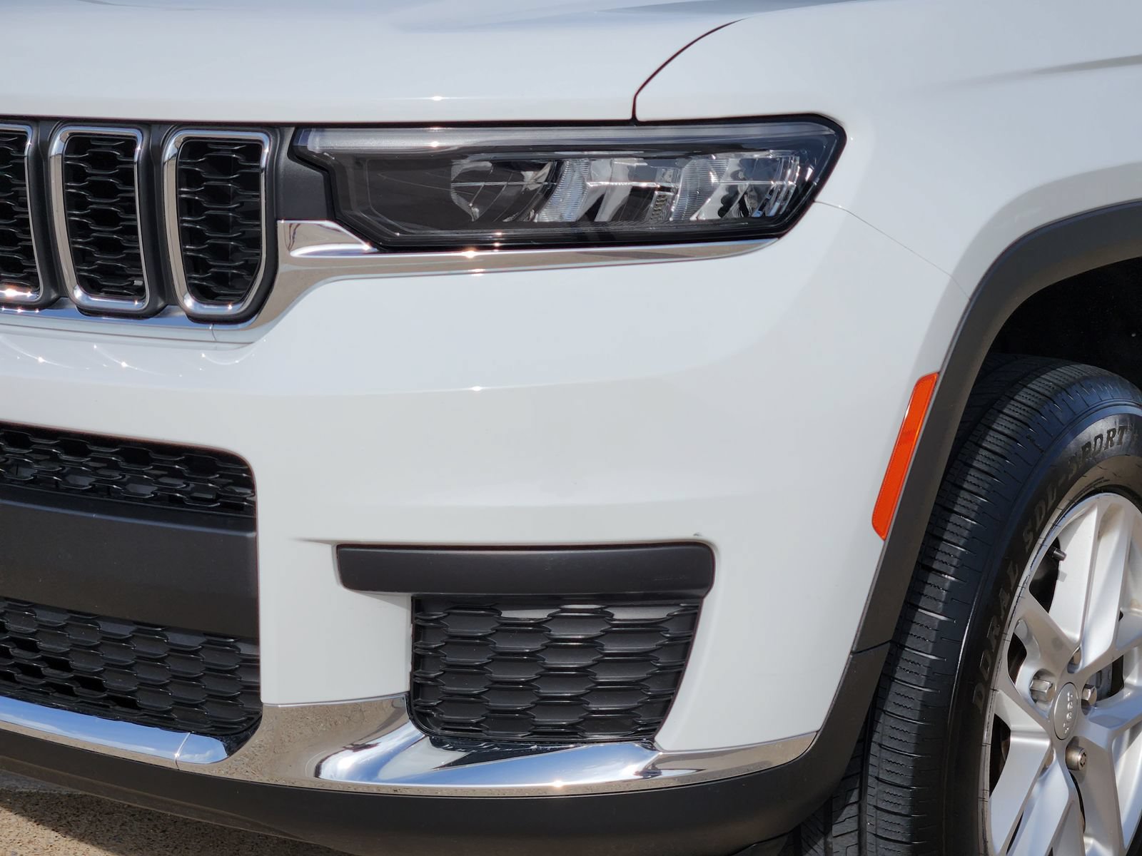 Used 2023 Jeep Grand Cherokee L Laredo w/ Luxury Tech Group I AWD/4WD image 10