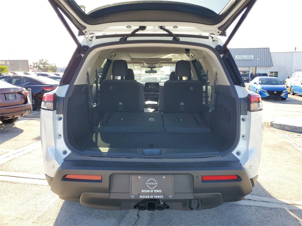New 2025 Nissan Pathfinder SV image 3