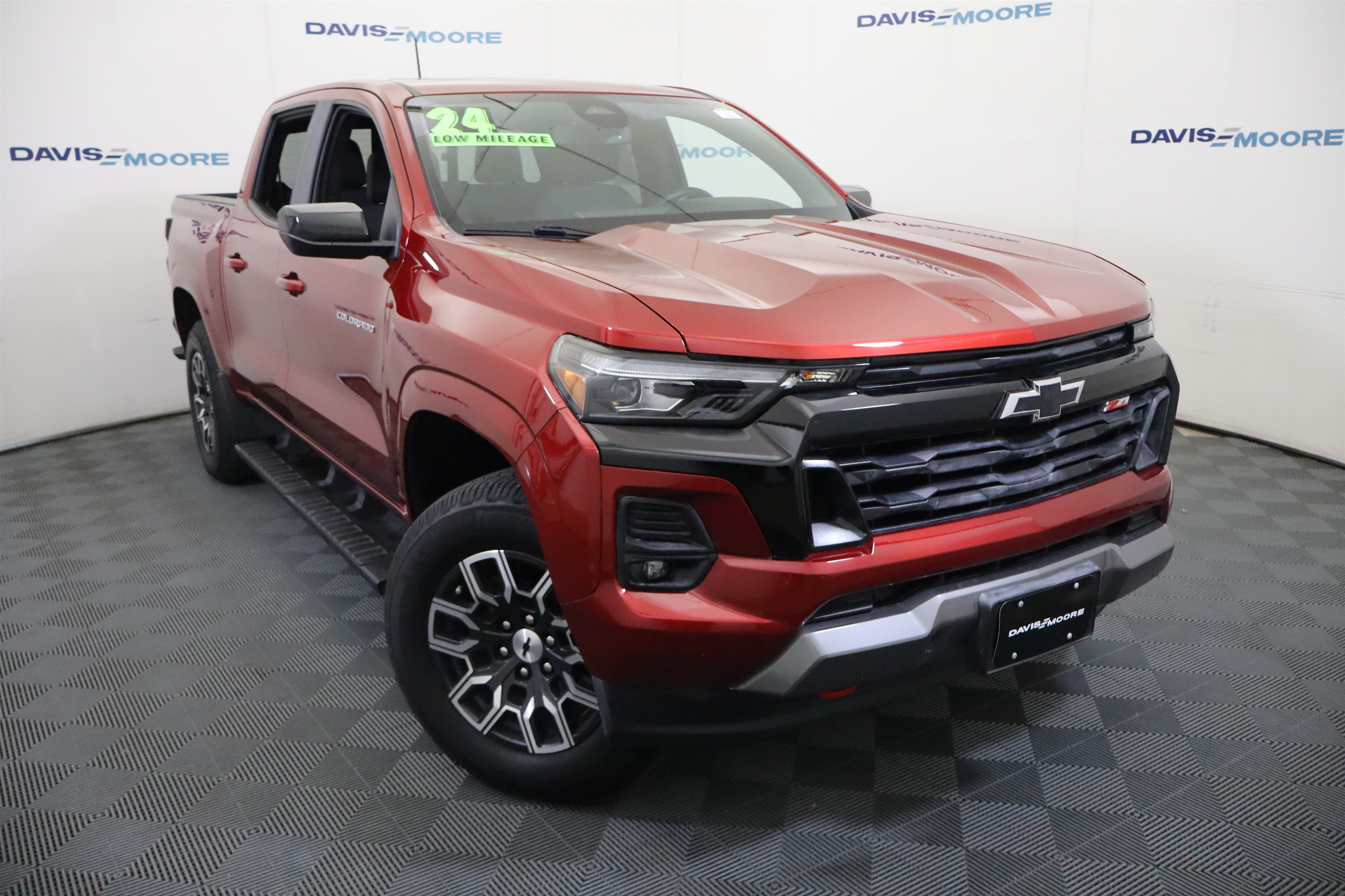 Used 2024 Chevrolet Colorado Z71 w/ Z71 Convenience Package 2 AWD/4WD image 2