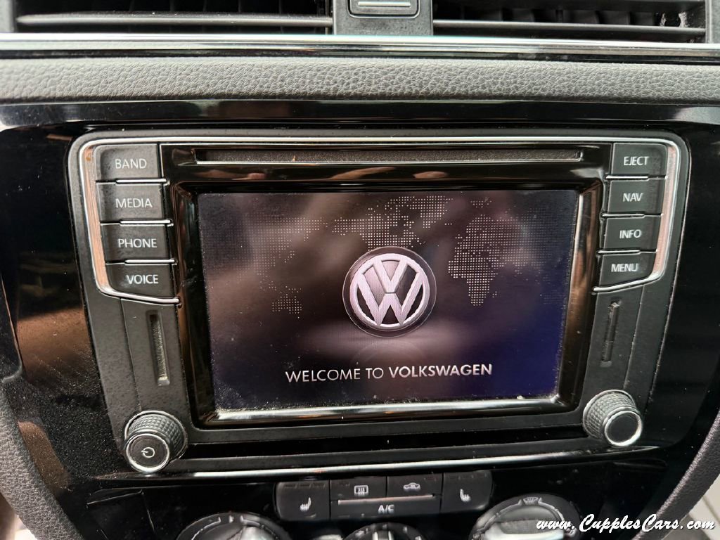 Used 2016 Volkswagen Jetta SEL w/ Lighting Package image 16