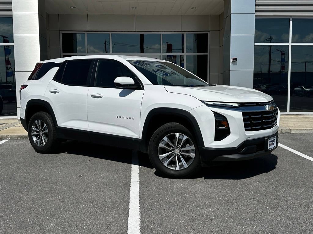 Used 2025 Chevrolet Equinox LT AWD/4WD image 2