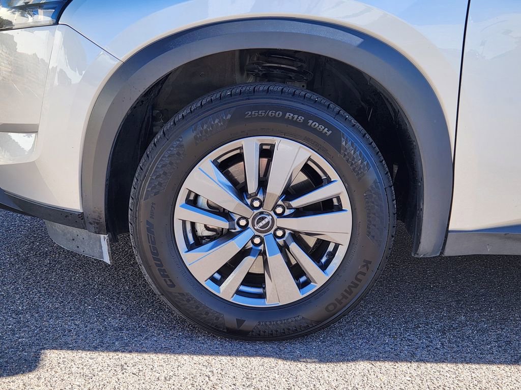 Used 2025 Nissan Pathfinder SV image 18
