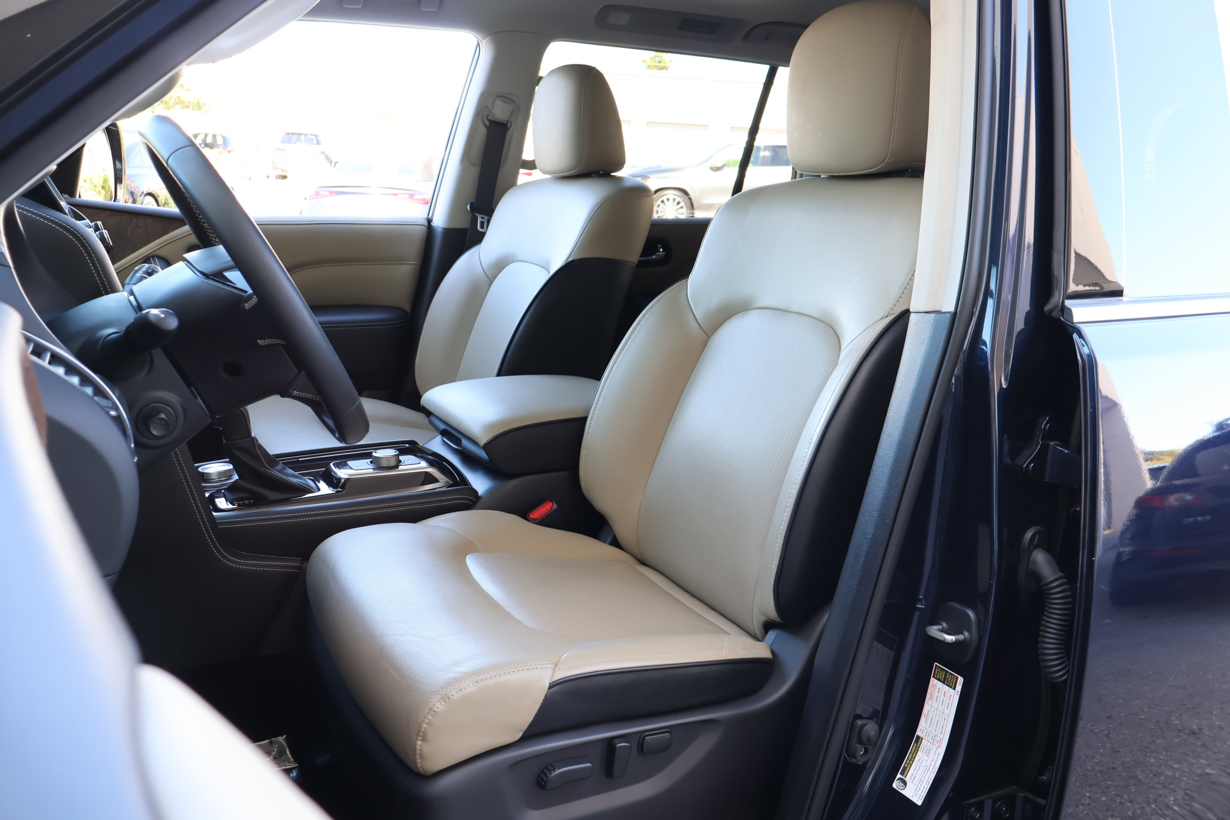 Certified 2024 INFINITI QX80 Premium Select w/ Cargo Package image 2