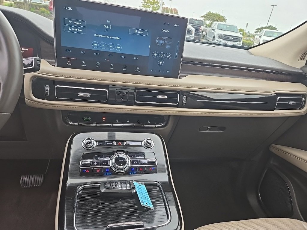 Used 2021 Lincoln Nautilus Reserve image 14