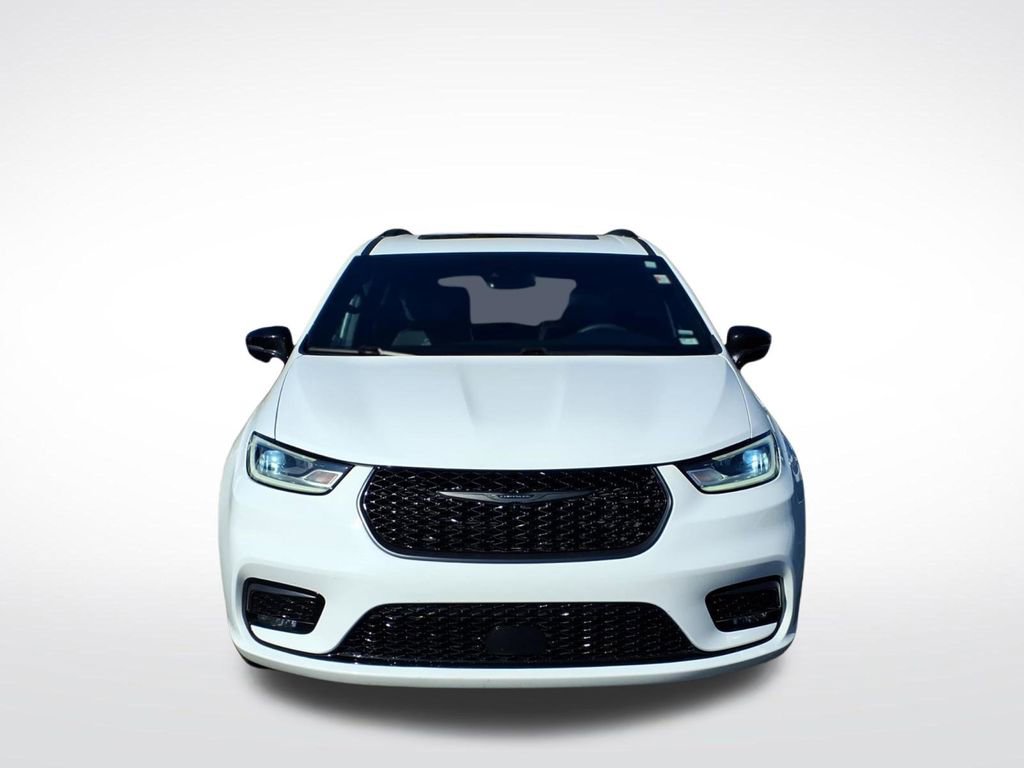 Used 2025 Chrysler Pacifica Limited image 34