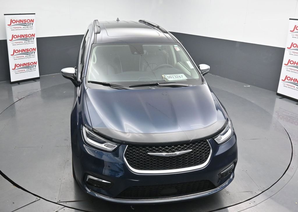 Used 2023 Chrysler Pacifica Limited image 11