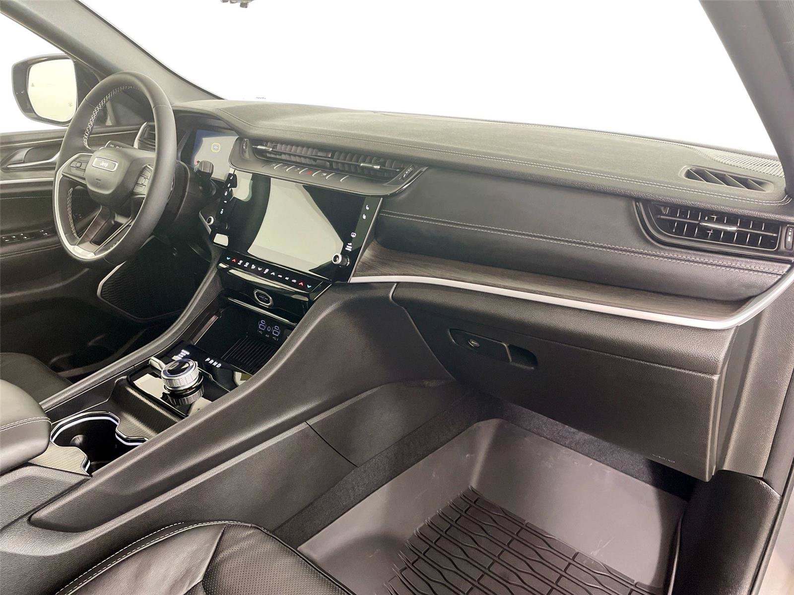 Used 2026 Jeep Grand Cherokee Limited AWD/4WD image 29