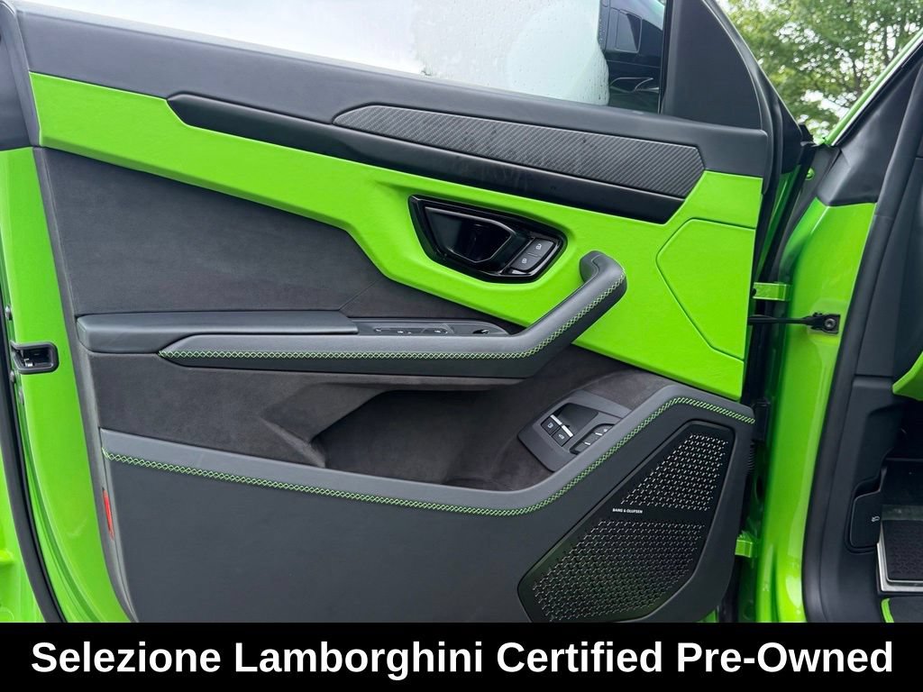 Used 2025 Lamborghini Urus SE AWD/4WD image 27