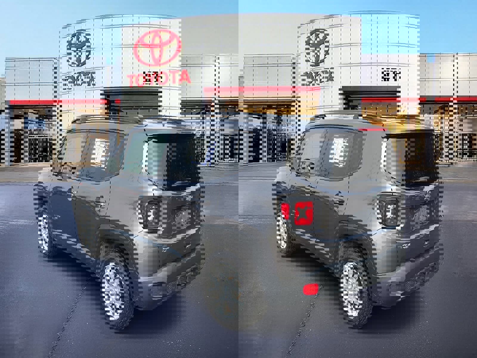 Used 2020 Jeep Renegade Latitude w/ Popular Equipment Group image 7