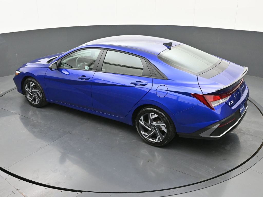 Certified 2025 Hyundai Elantra Sport image 33