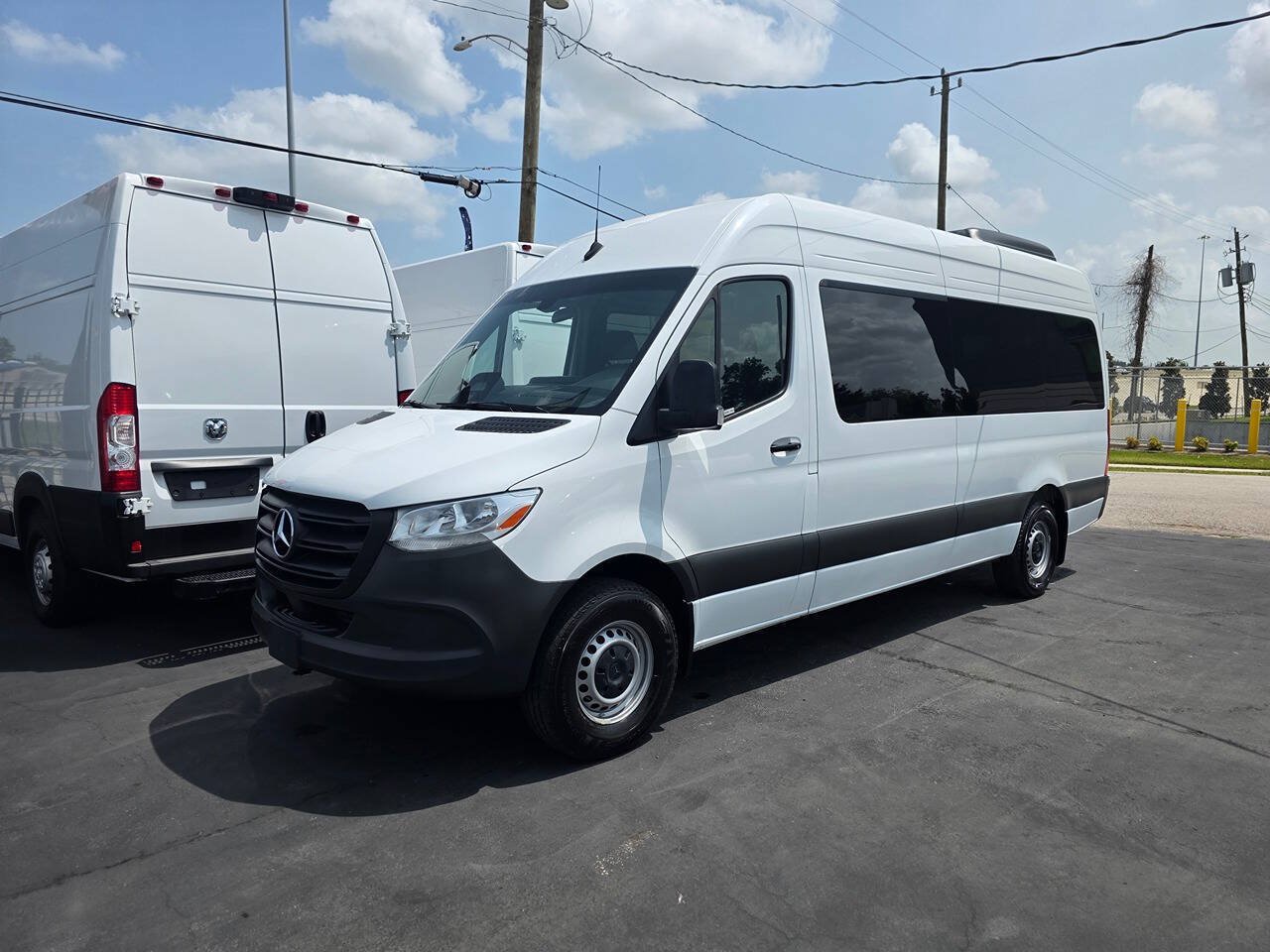 Used 2025 Mercedes-Benz Sprinter 2500 image 32