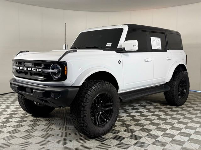 Used 2025 Ford Bronco Outer Banks AWD/4WD image 2