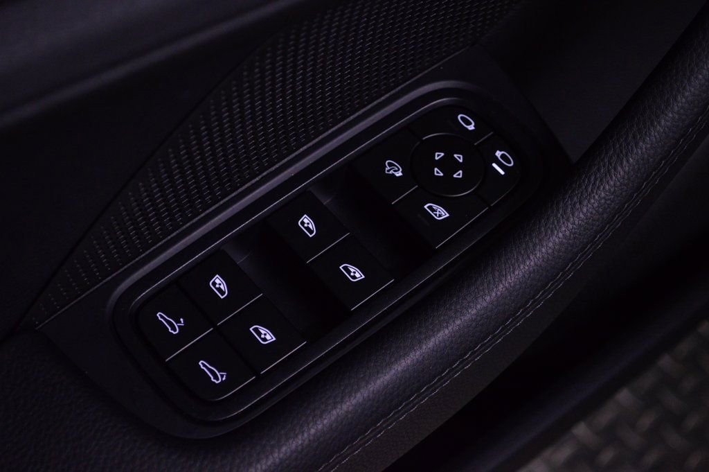 Certified 2025 Porsche Panamera 4 AWD/4WD image 18