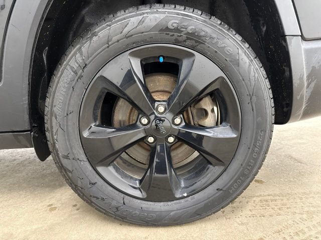 Used 2020 Jeep Cherokee Latitude Plus AWD/4WD image 10