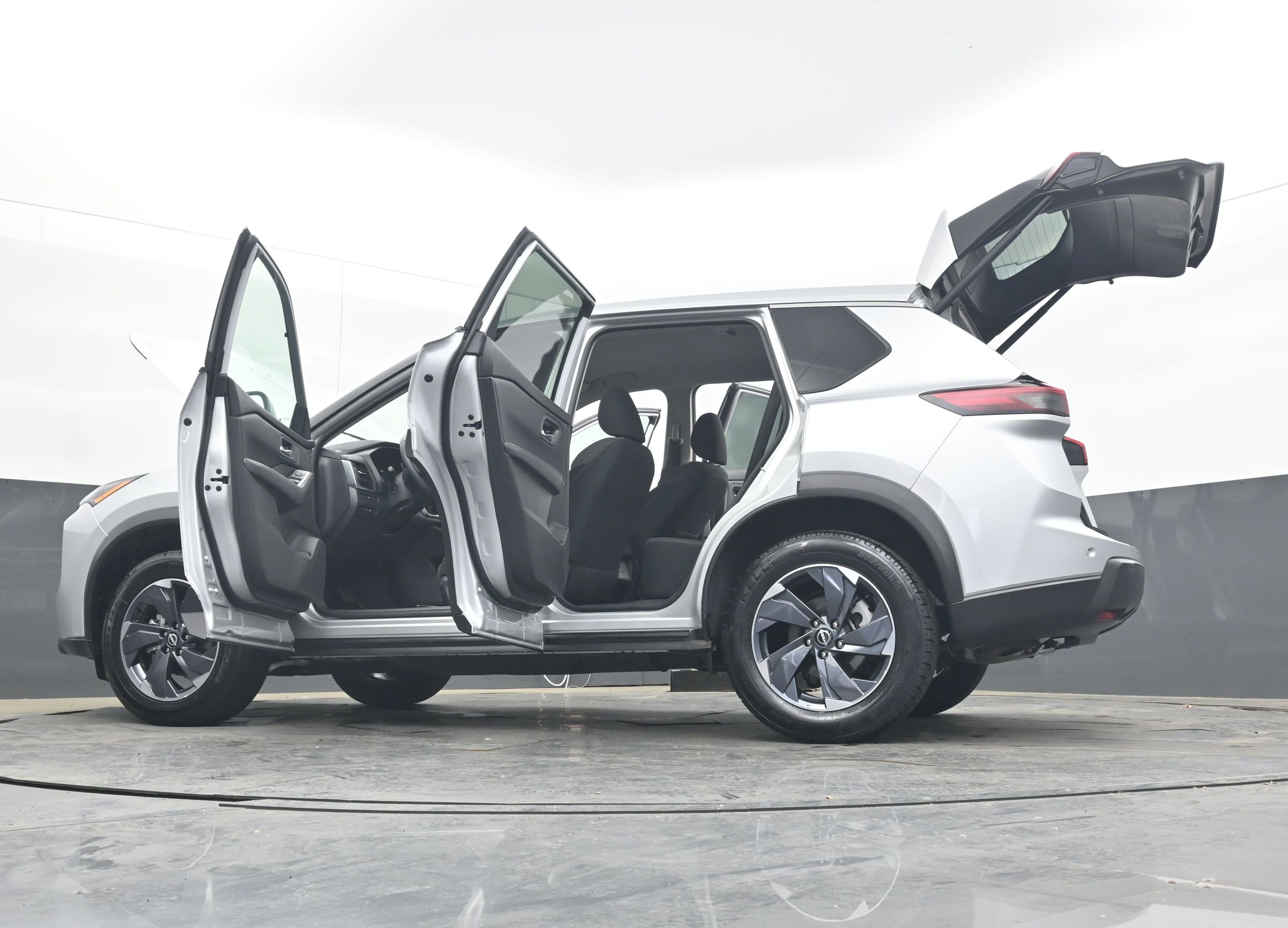 Used 2025 Nissan Rogue SV image 43