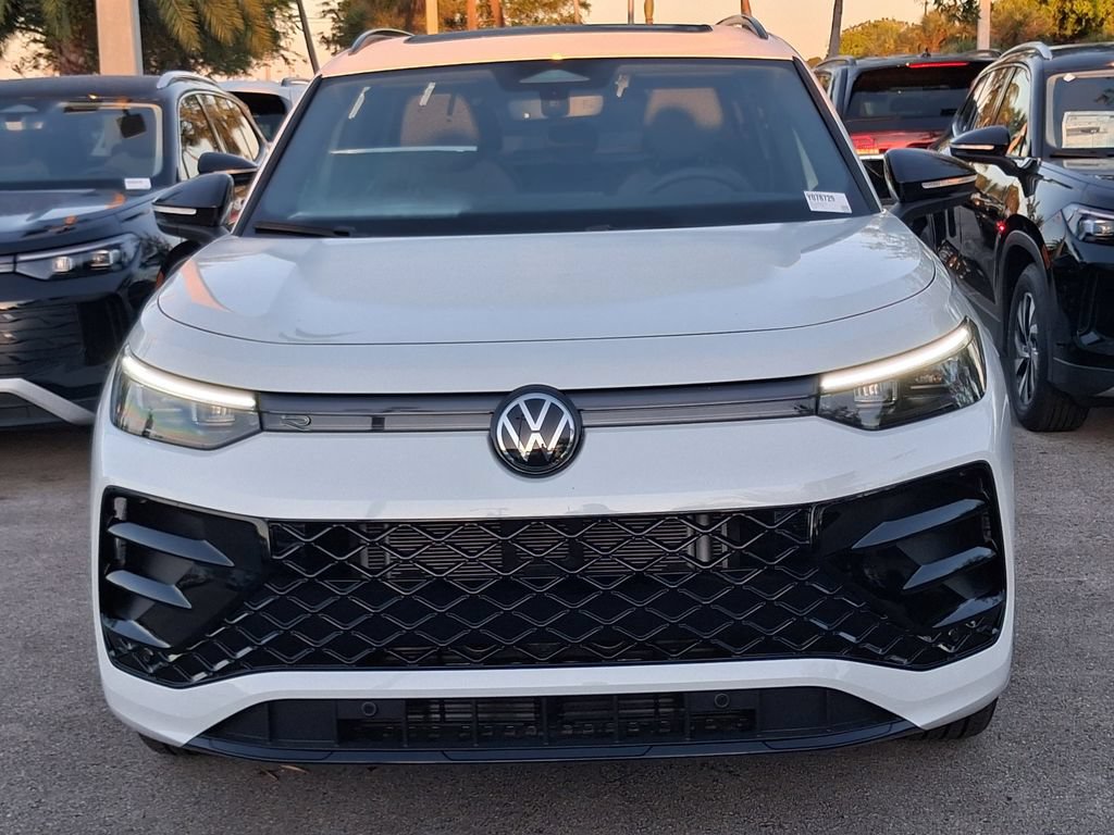 New 2026 Volkswagen Tiguan SE R-Line FWD image 2