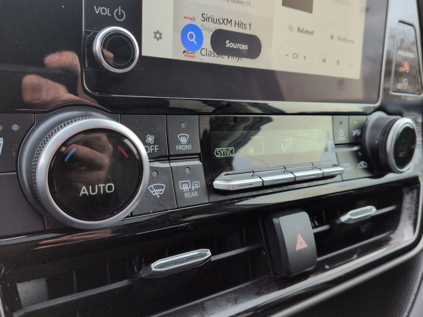 Used 2024 Toyota Highlander LE image 20