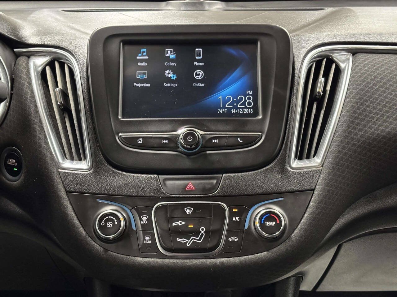 Used 2018 Chevrolet Malibu LT FWD image 26