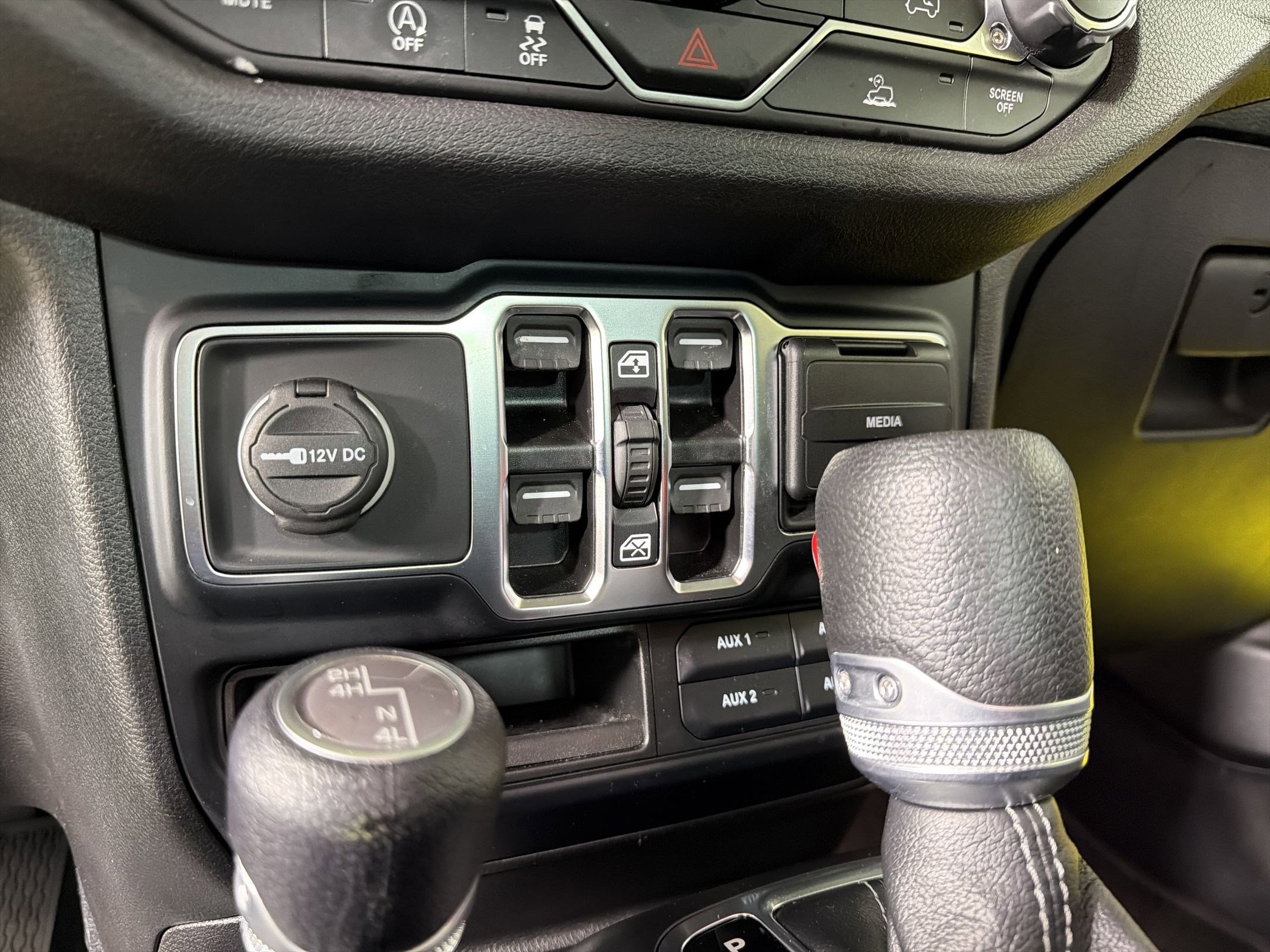 Used 2024 Jeep Gladiator Sport AWD/4WD image 15