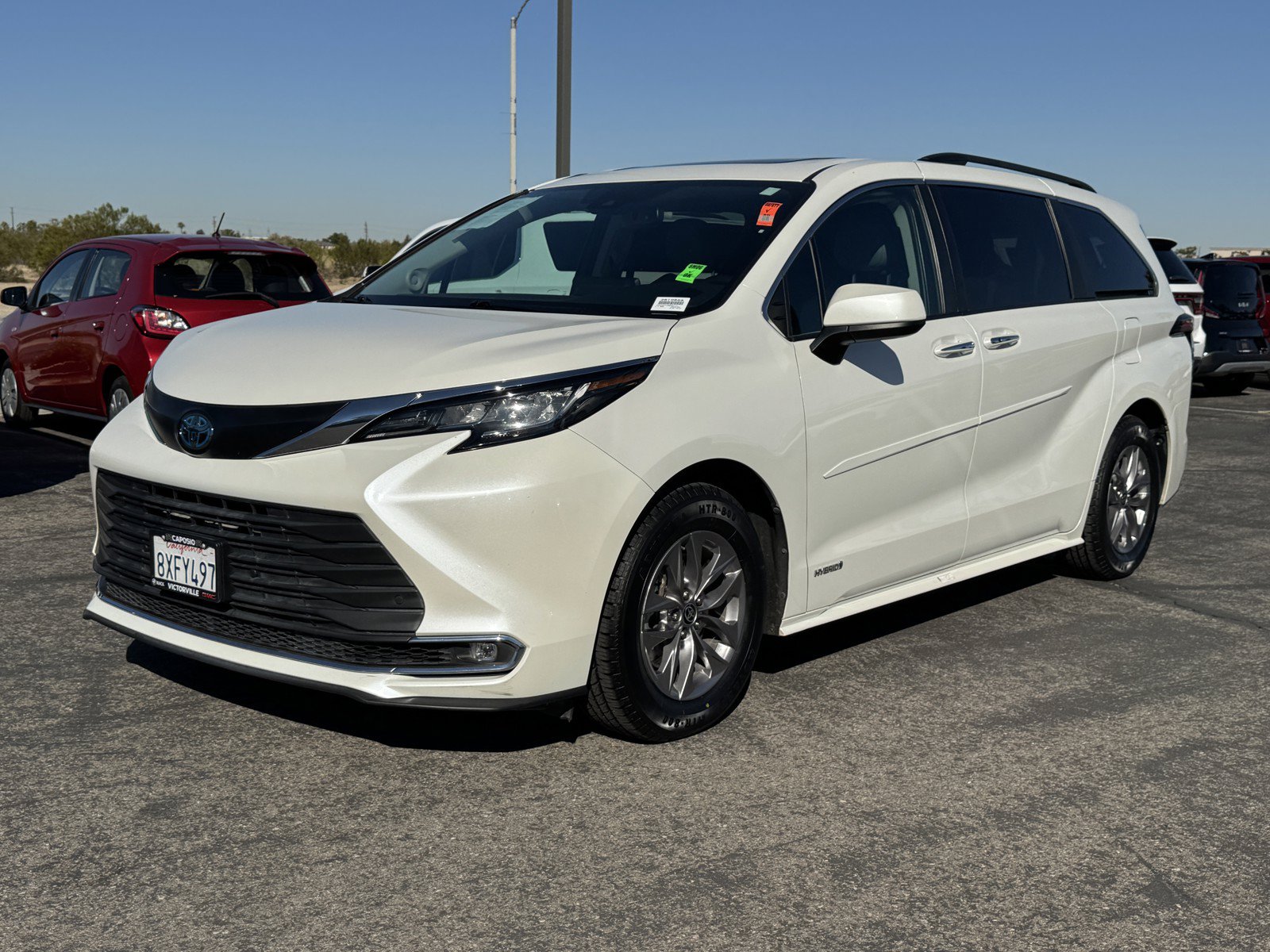 Used 2021 Toyota Sienna XLE w/ XLE Plus Package AWD/4WD image 3