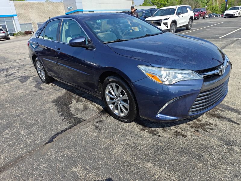 Used 2015 Toyota Camry XLE w/ Moonroof Package FWD image 3