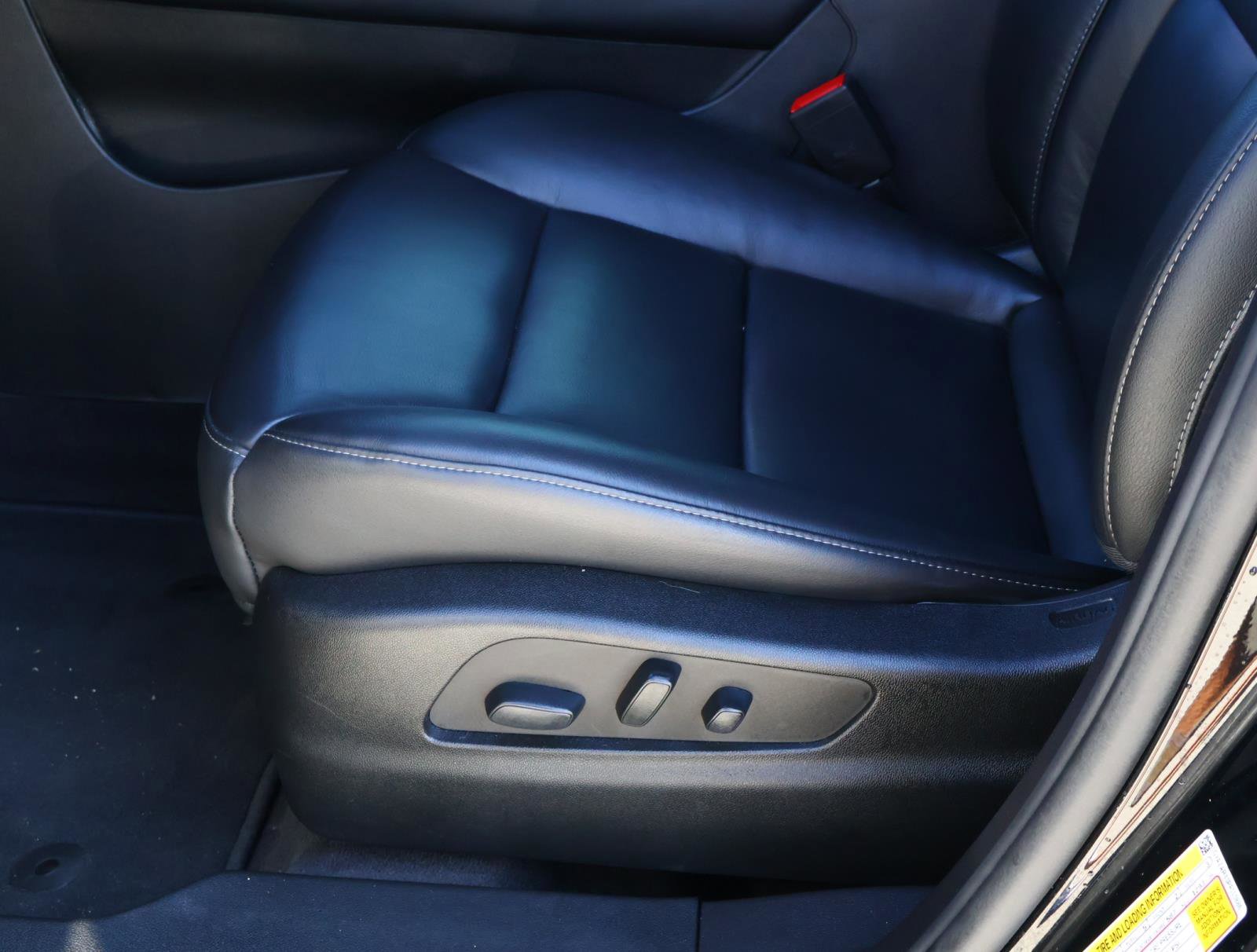 Used 2023 Cadillac XT4 Luxury w/ Cold Weather Package image 19