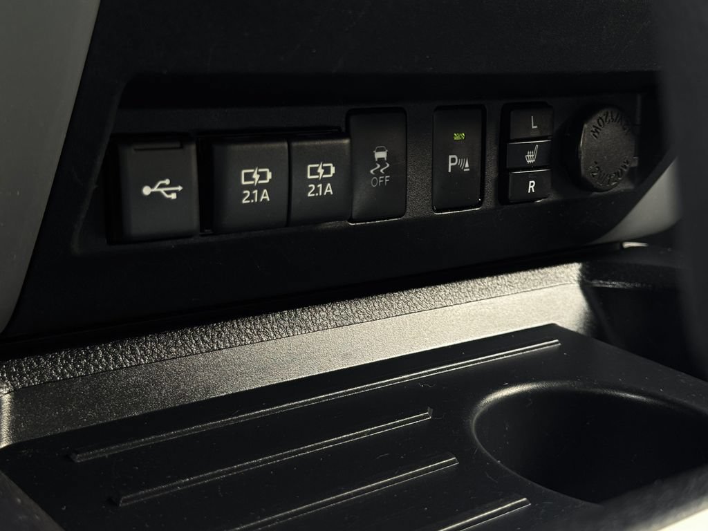 Used 2021 Toyota Tundra SR5 AWD/4WD image 19