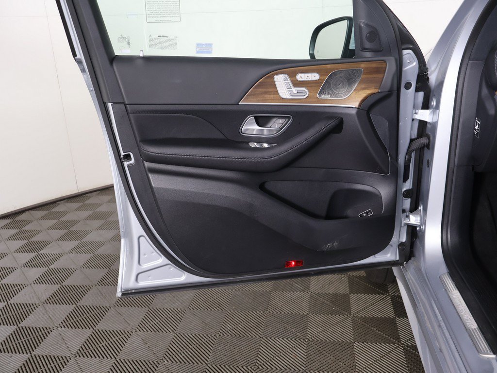 Used 2025 Mercedes-Benz GLS 450 4MATIC w/ AMG Line Exterior image 29