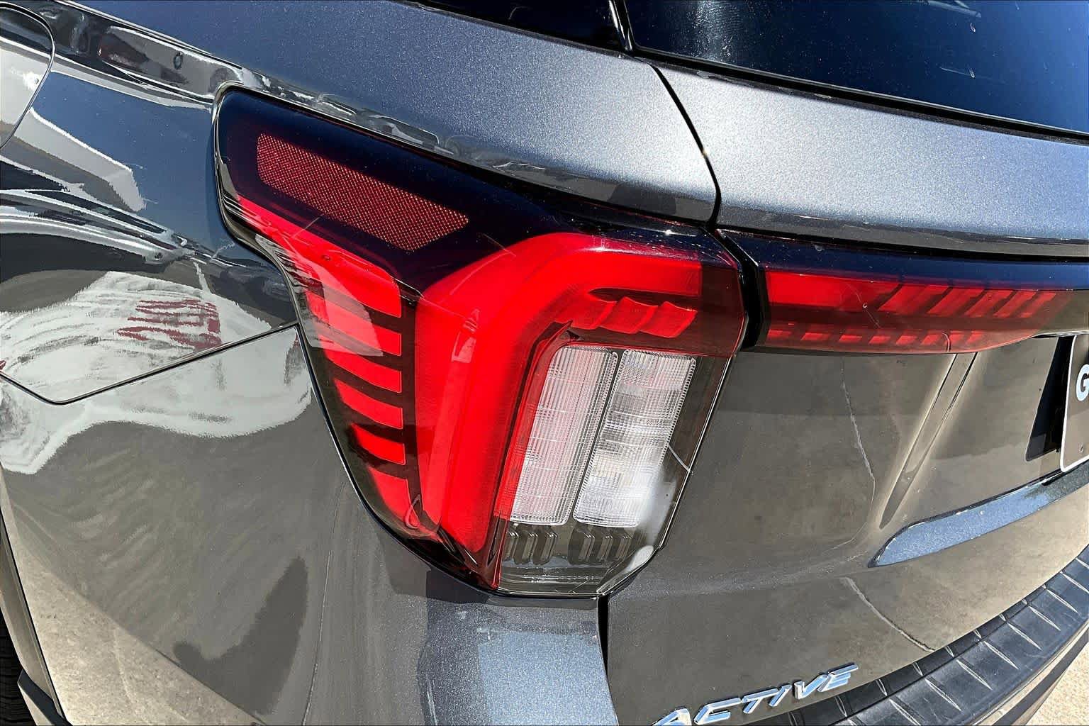 Used 2025 Ford Explorer Active RWD image 26
