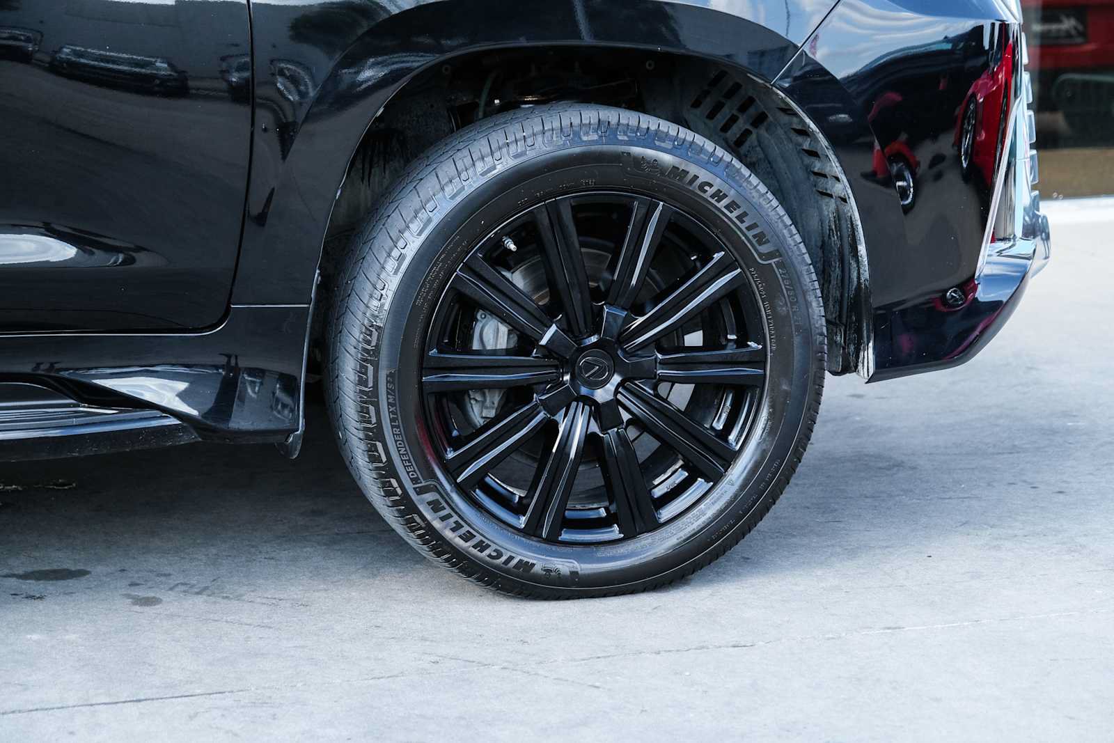 Used 2017 Lexus LX 570 4WD w/ Luxury Package image 8
