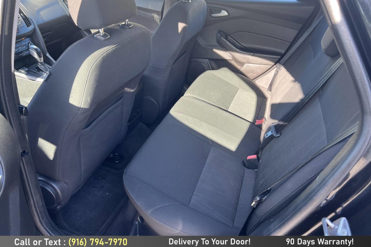 Used 2015 Ford Focus SE w/ SE Sport Package FWD image 14