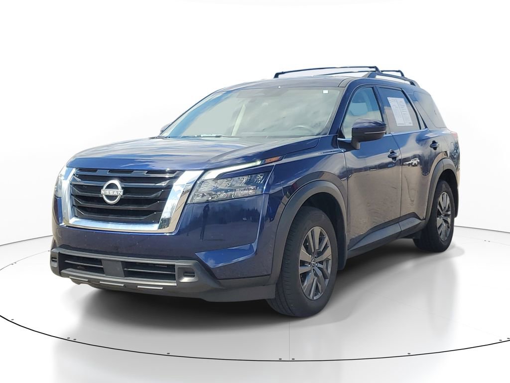 Used 2024 Nissan Pathfinder SV w/ SV Premium Package image 2
