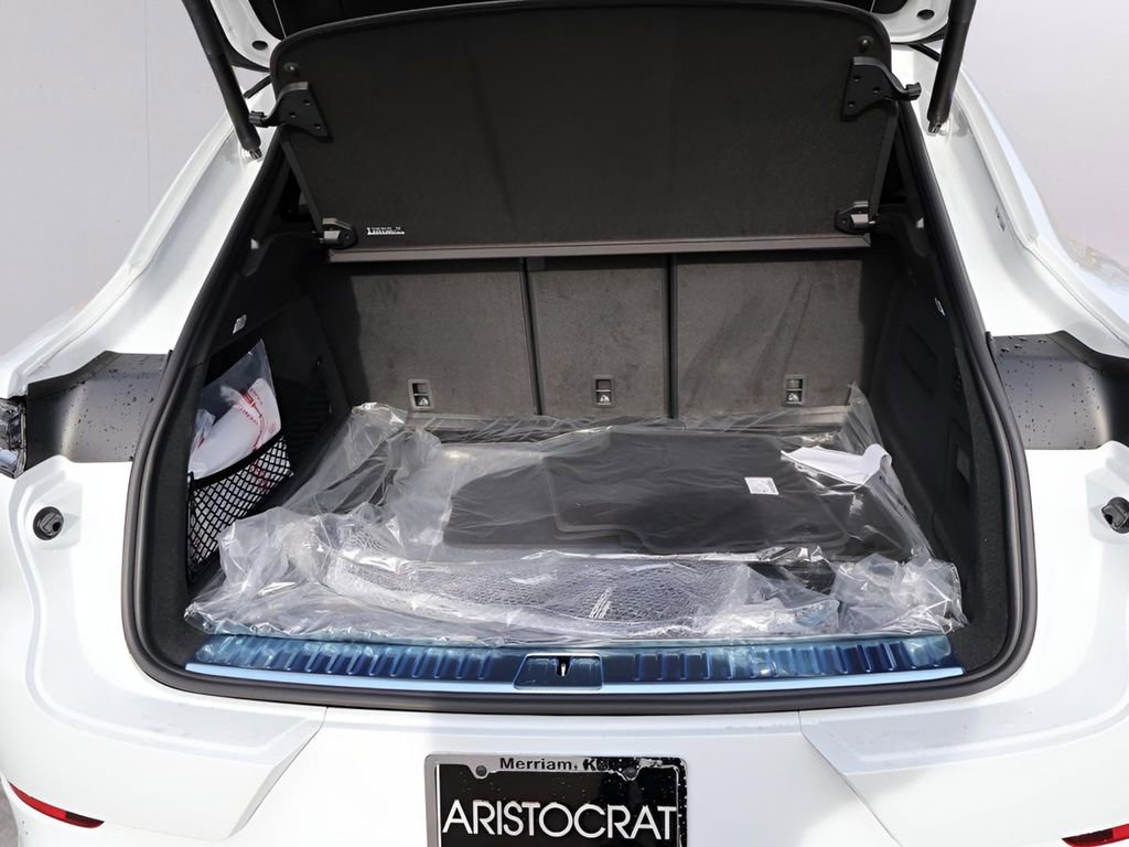 New 2026 Porsche Cayenne Coupe AWD/4WD image 17