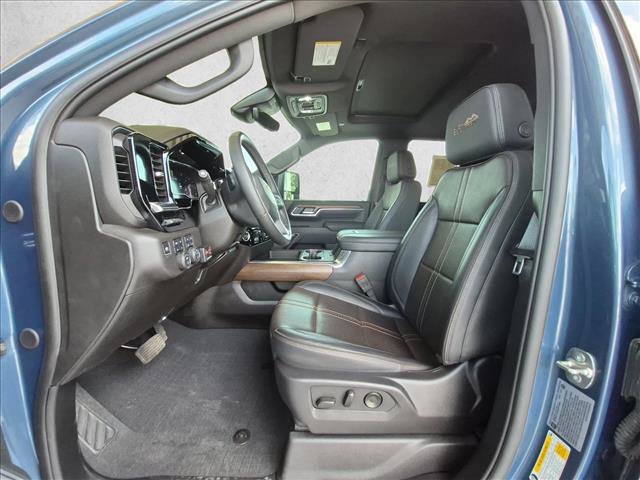 Used 2025 Chevrolet Silverado 3500 High Country w/ High Country Premium Package AWD/4WD image 17