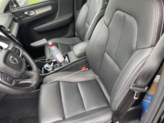 Used 2025 Volvo XC40 B5 Plus AWD/4WD image 8