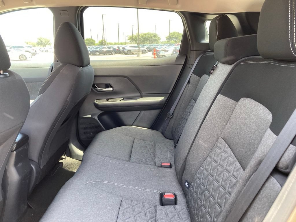 Used 2025 Nissan Kicks SV AWD/4WD image 11