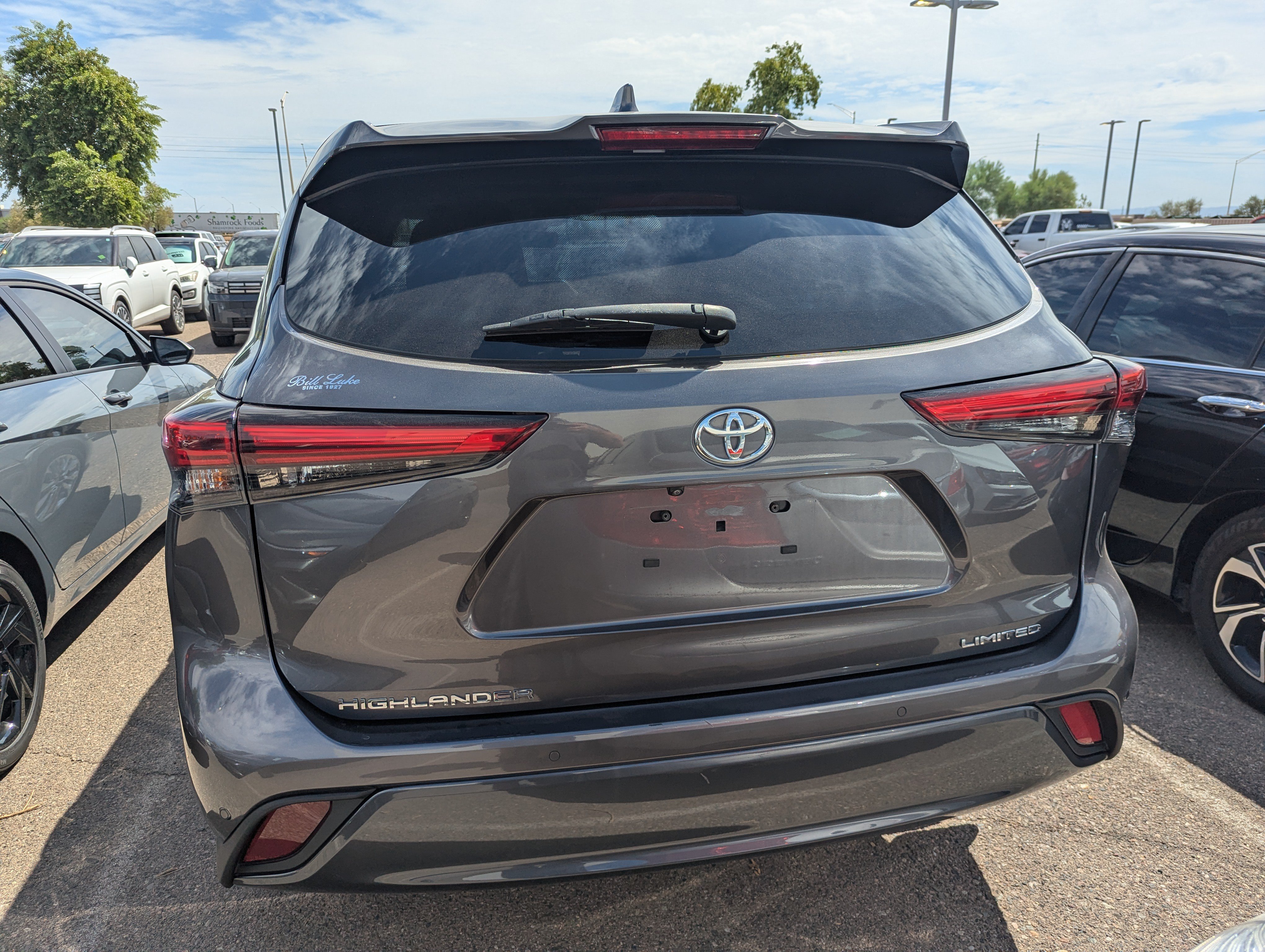 Used 2023 Toyota Highlander Limited FWD image 3
