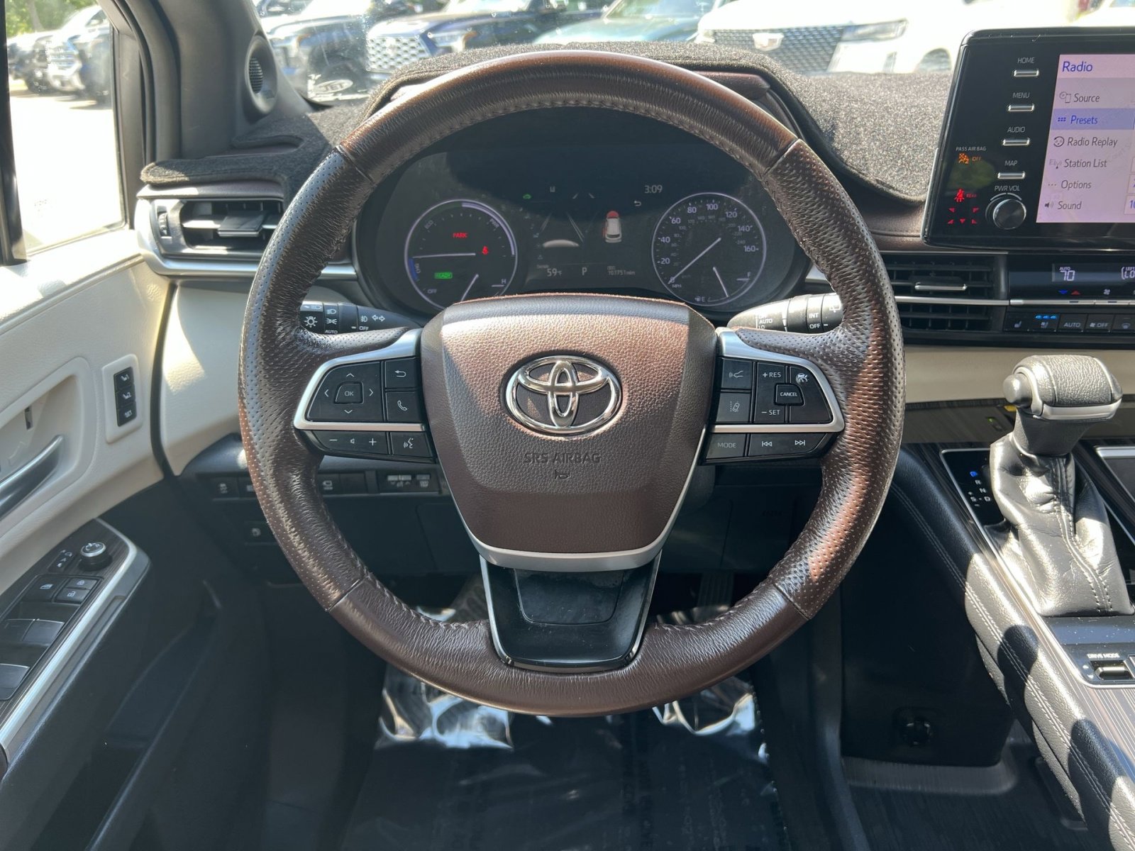 Used 2021 Toyota Sienna Platinum AWD/4WD image 16