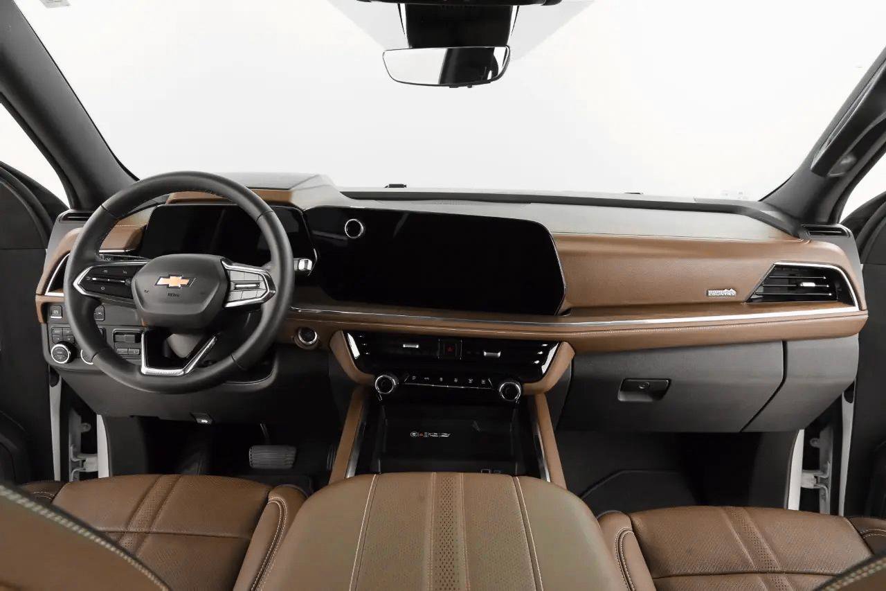 Used 2025 Chevrolet Suburban High Country image 14