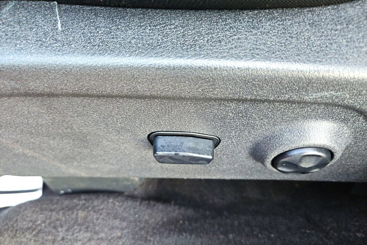 Used 2020 Dodge Journey SE w/ SE Popular Equipment Group image 18