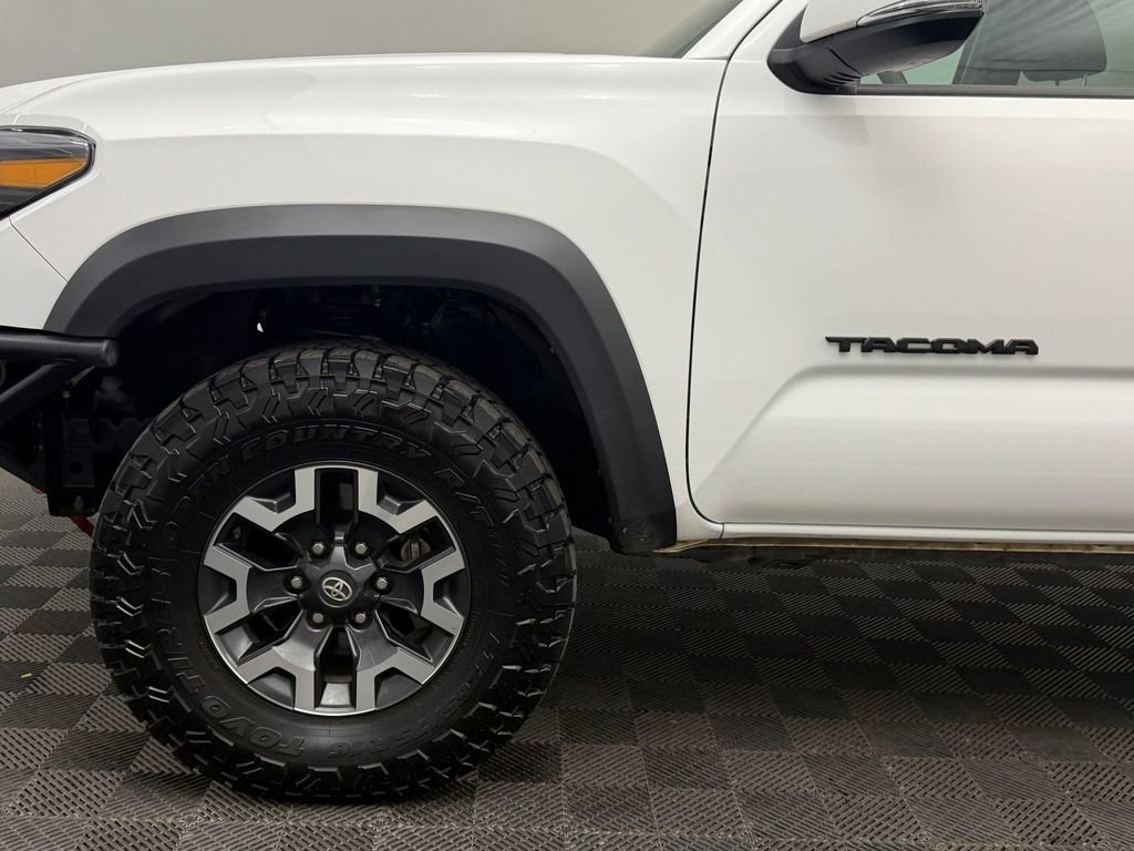 Used 2023 Toyota Tacoma TRD Off-Road w/ Technology Package AWD/4WD image 10