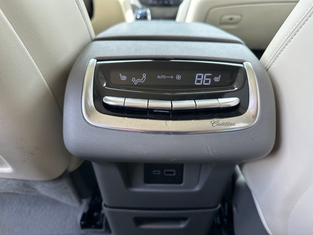 Used 2024 Cadillac XT6 Premium Luxury image 13