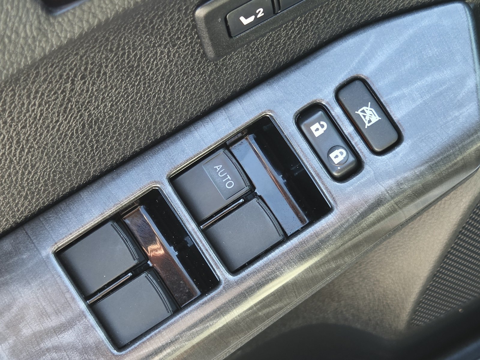 Used 2018 Toyota RAV4 Platinum FWD image 27