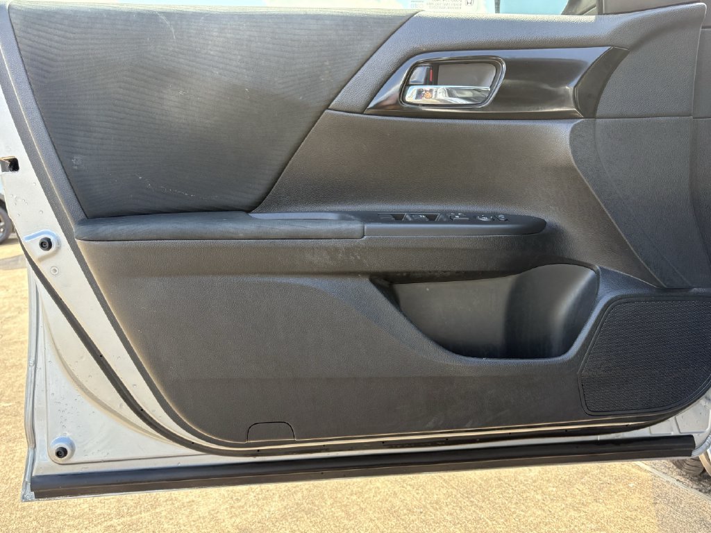 Used 2017 Honda Accord LX image 10