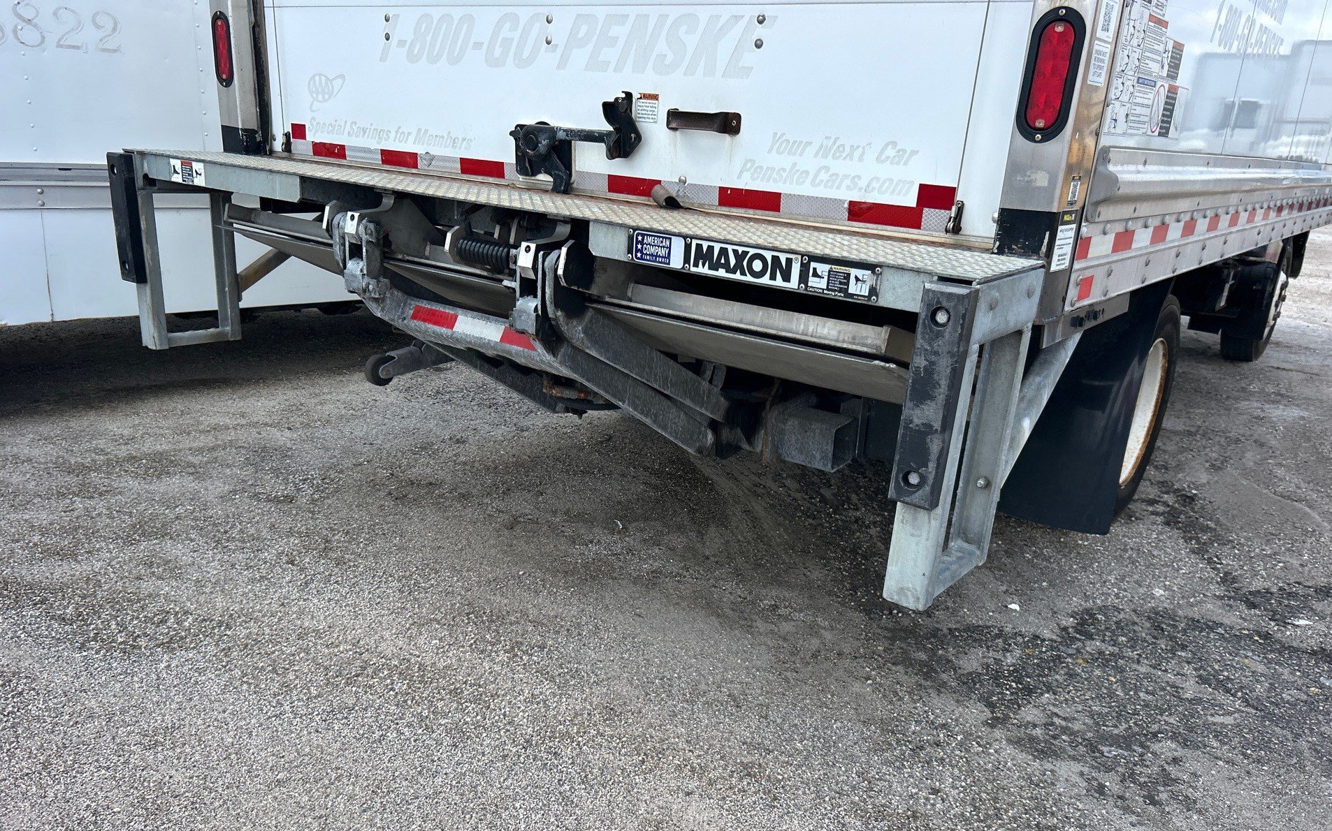 Used 2021 Isuzu NPR RWD image 14
