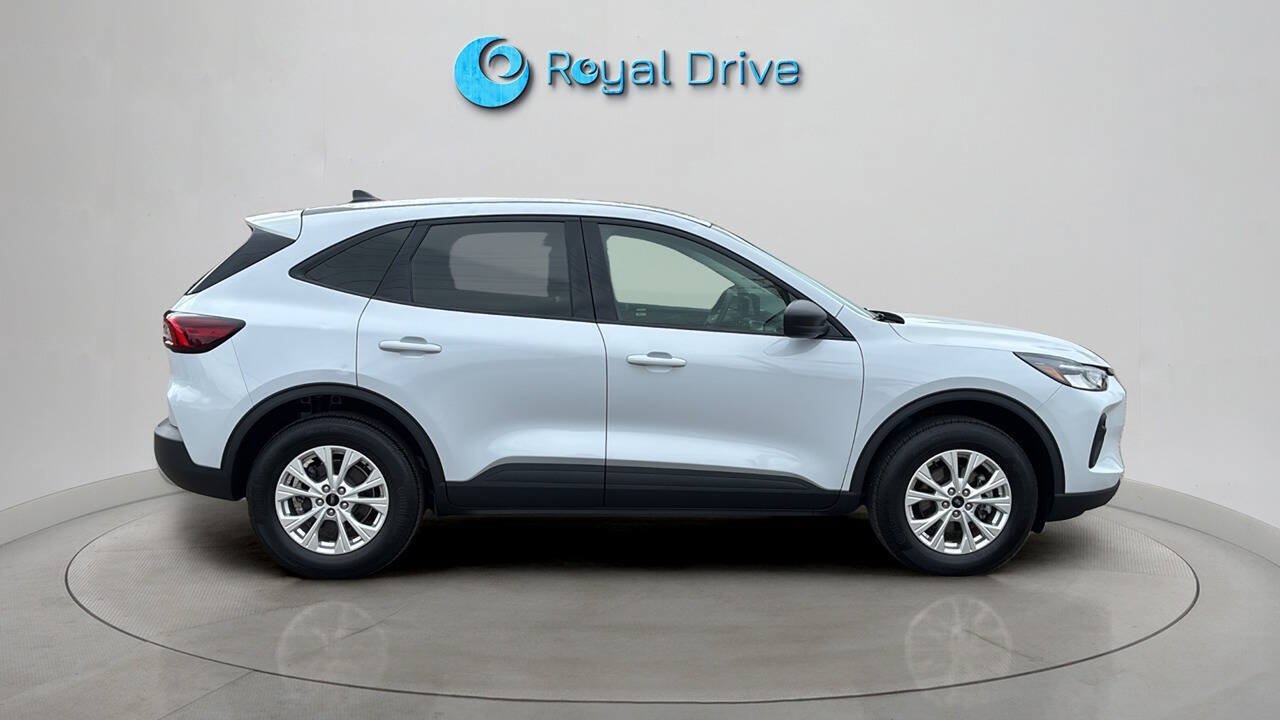 Used 2025 Ford Escape Active AWD/4WD image 7