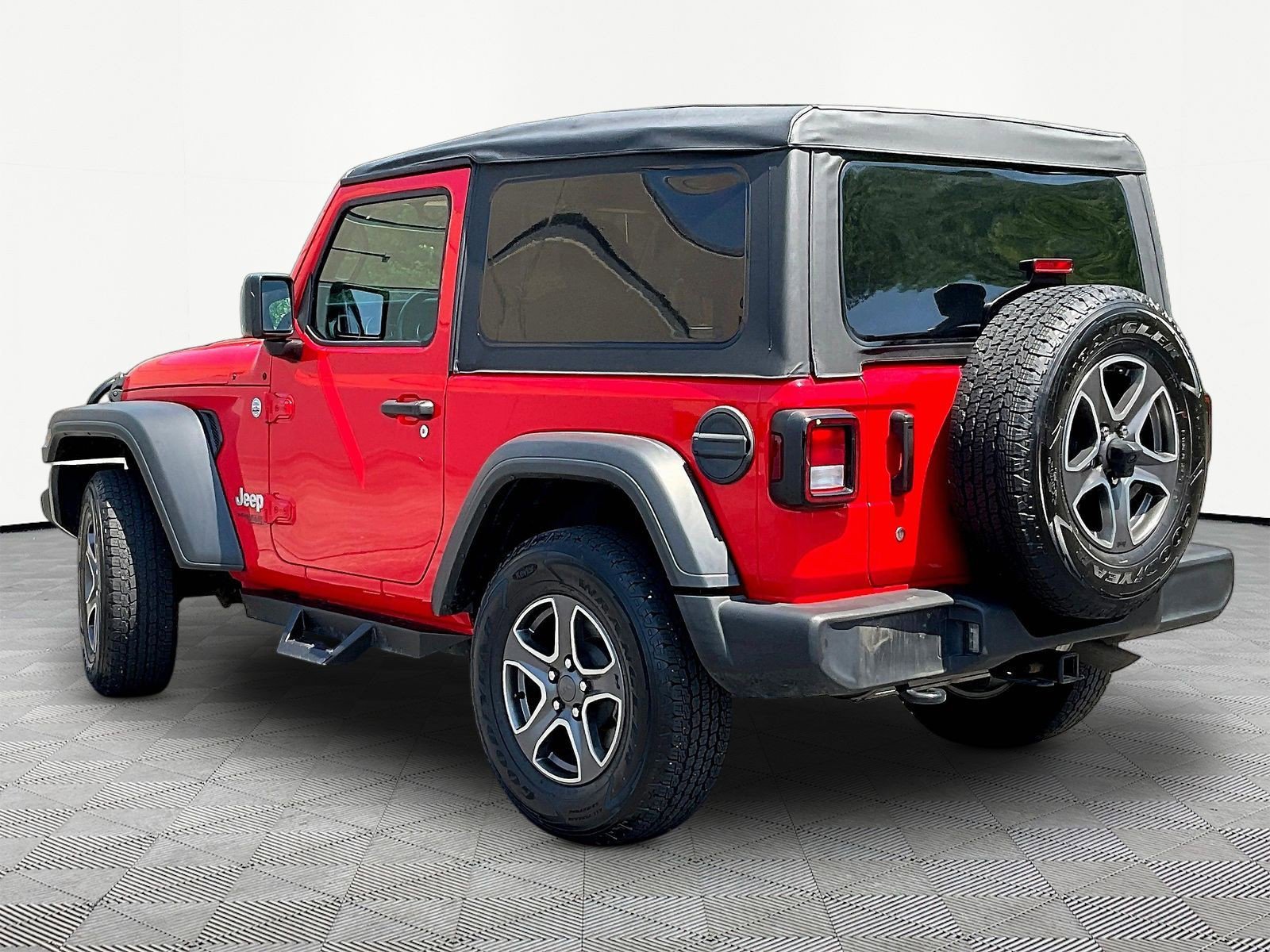 Used 2018 Jeep Wrangler Sport AWD/4WD image 4